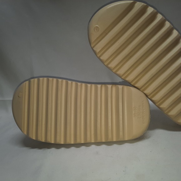 NEW Summer slides Creamy Tan Y2Y Slippers Unisex 39-40 - Picture 6 of 9